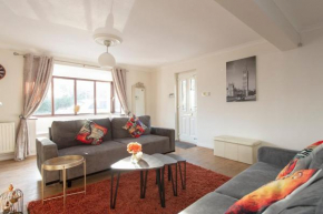 BookedUK: Rose View Bungalow House in Roydon